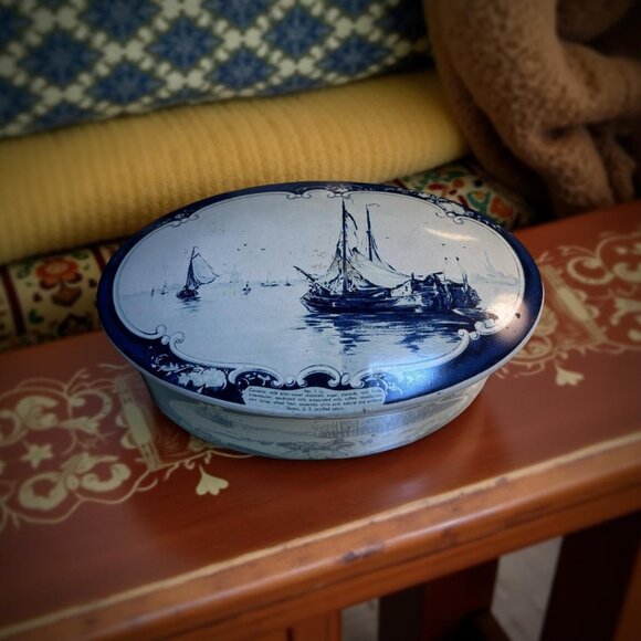 Dutch Droste Cacao Tin – Blue & White Oval Tin with Sailboats, Pastoral Scenes | - Picture 2 of 6